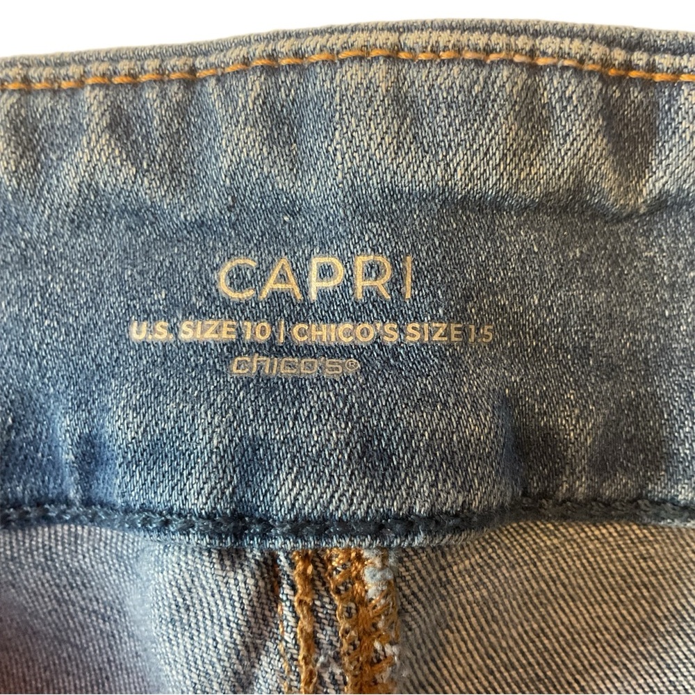 Chico's Sz 1.5 (Sz 10) Capri Jeans Pull On Light Wash 91% Cotton 2% Spandex - Picture 4 of 13